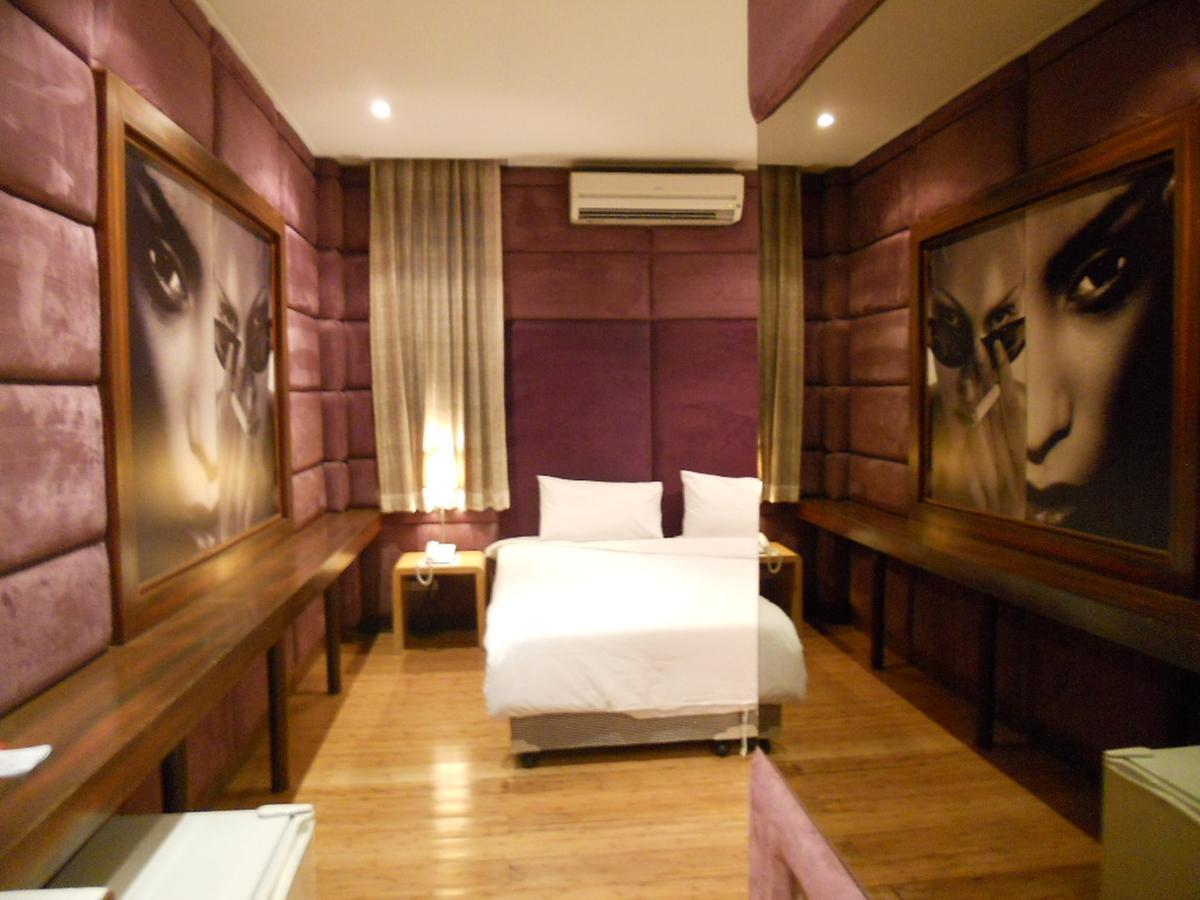 Strand Inn Hotel Банкок Екстериор снимка