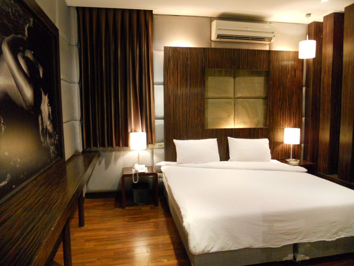 Strand Inn Hotel Банкок Стая снимка