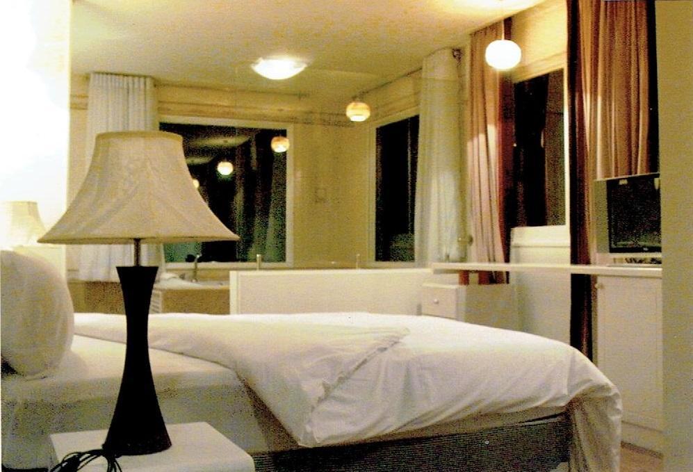 Strand Inn Hotel Банкок Екстериор снимка