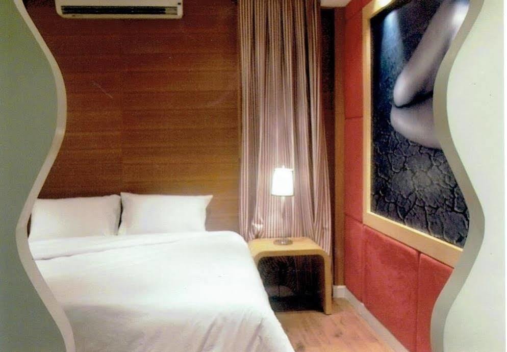 Strand Inn Hotel Банкок Екстериор снимка